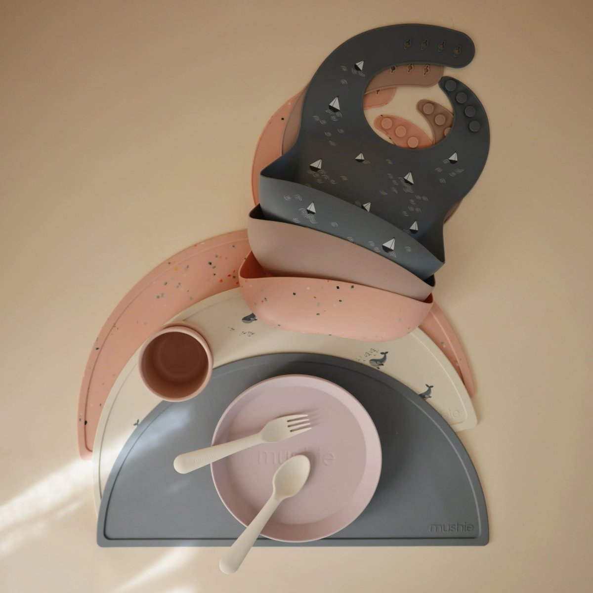 Mushie Round Dinnerware Plates BPA Free Plastic Set Dishwasher Microwave Safe - Everetts Place Boutique - 