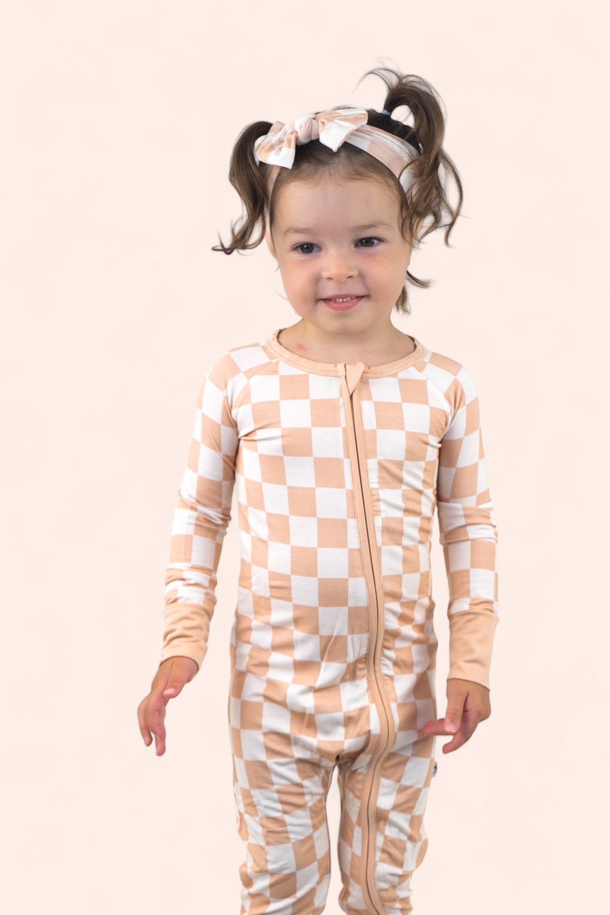 DREAM BIG LITTLE CO SANDY CHECKERS DREAM BOWEveretts Place