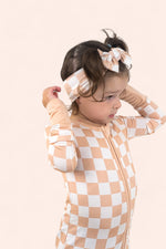 DREAM BIG LITTLE CO SANDY CHECKERS DREAM BOWEveretts Place