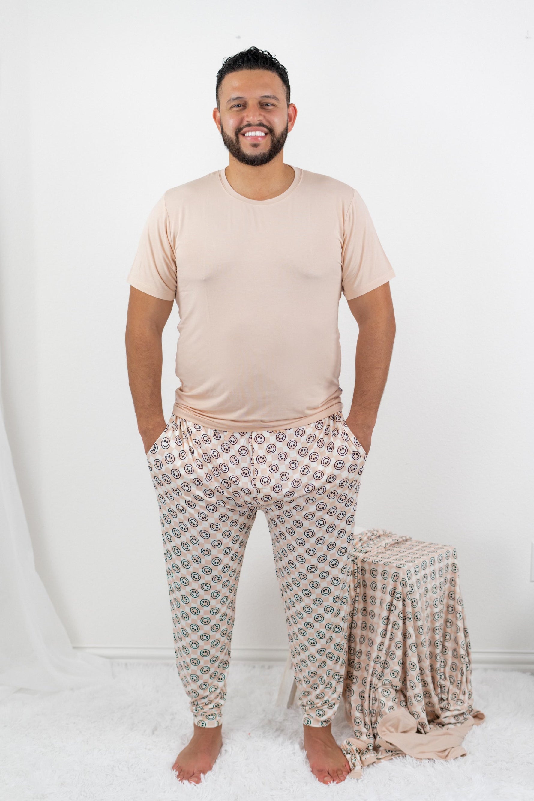 DREAM BIG LITTLE CO SANDY SMILES CHECKERS MEN'S DREAM JOGGER SETEveretts Place