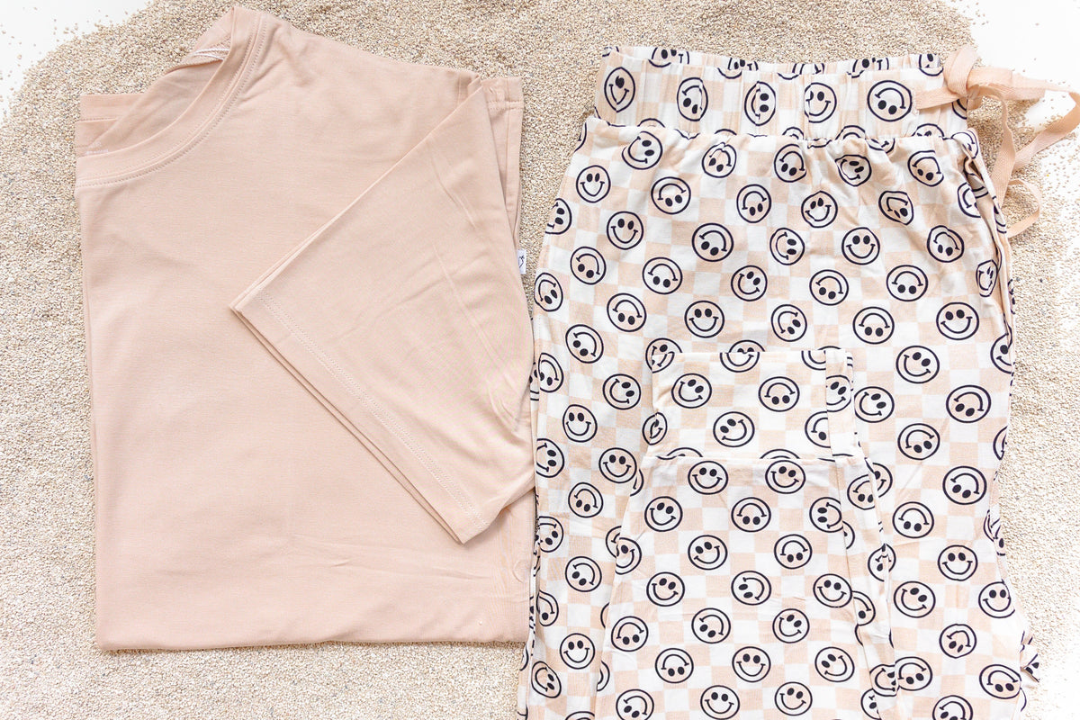 DREAM BIG LITTLE CO SANDY SMILES CHECKERS MEN'S DREAM JOGGER SETEveretts Place
