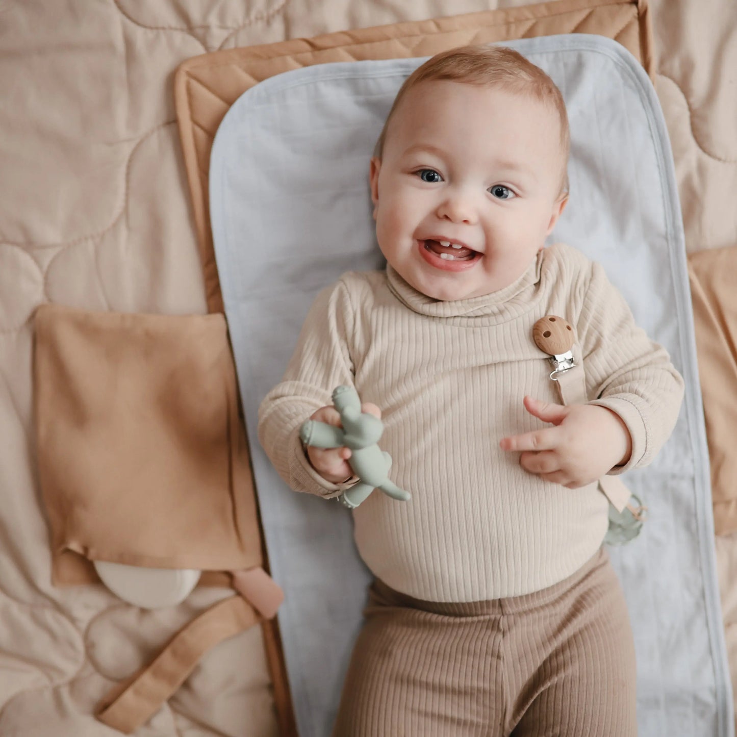 Linen Pacifier Clip Two Pack with Water Resistant Coating and Faux Wood Silicone Clasp Mushie