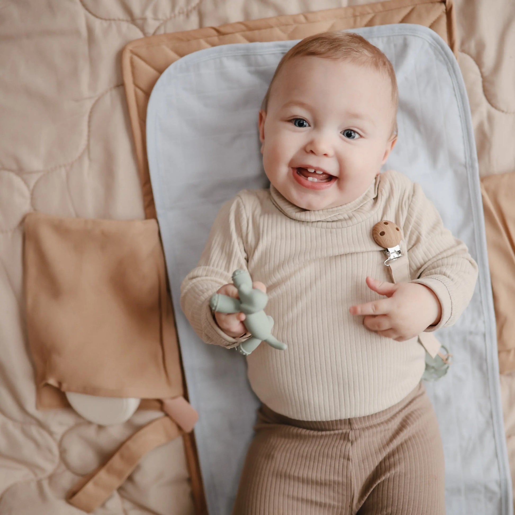 Linen Pacifier Clip Two Pack with Water Resistant Coating and Faux Wood Silicone Clasp Mushie