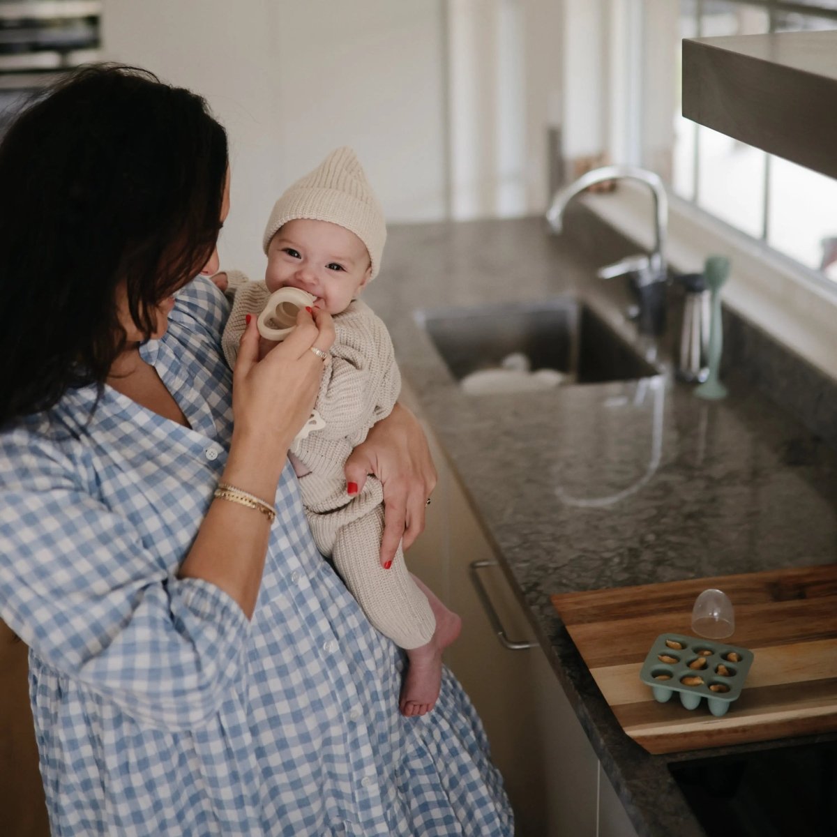 Mushie Silicone Fresh Food Feeder for Safe Self Feeding and Easy Cleaning - Everetts Place Boutique - 