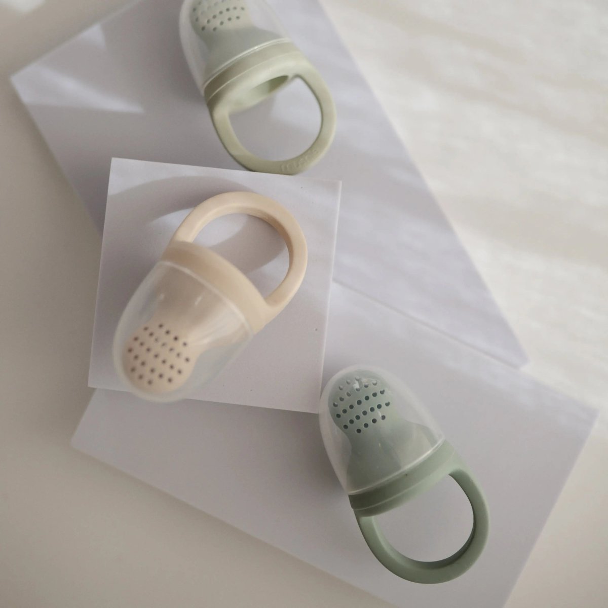 Mushie Silicone Fresh Food Feeder for Safe Self Feeding and Easy Cleaning - Everetts Place Boutique - 