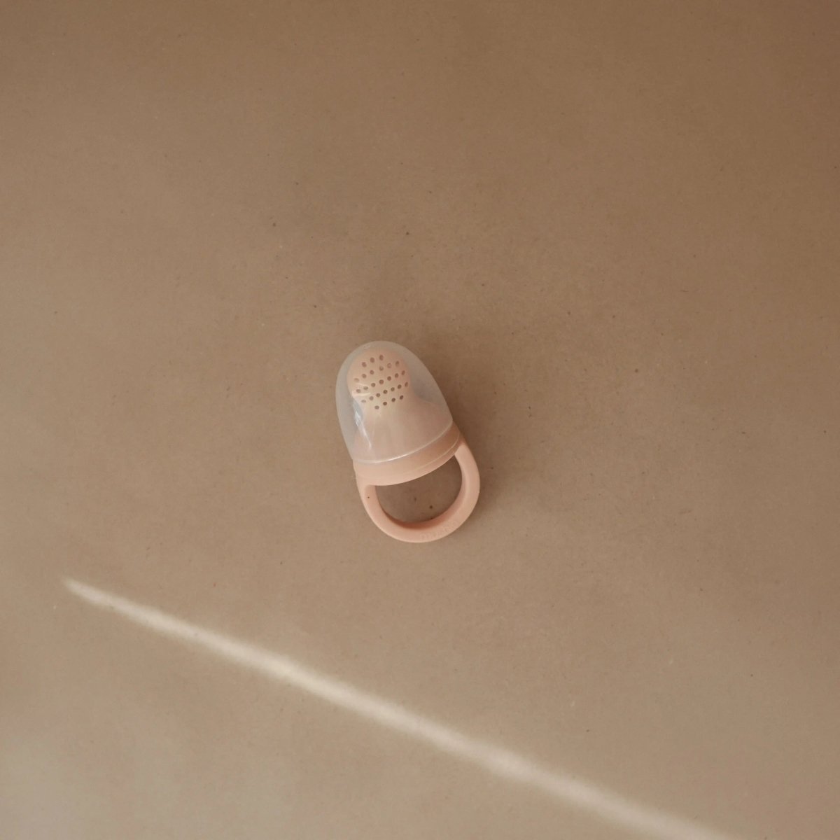 Mushie Silicone Fresh Food Feeder for Safe Self Feeding and Easy Cleaning - Everetts Place Boutique - 