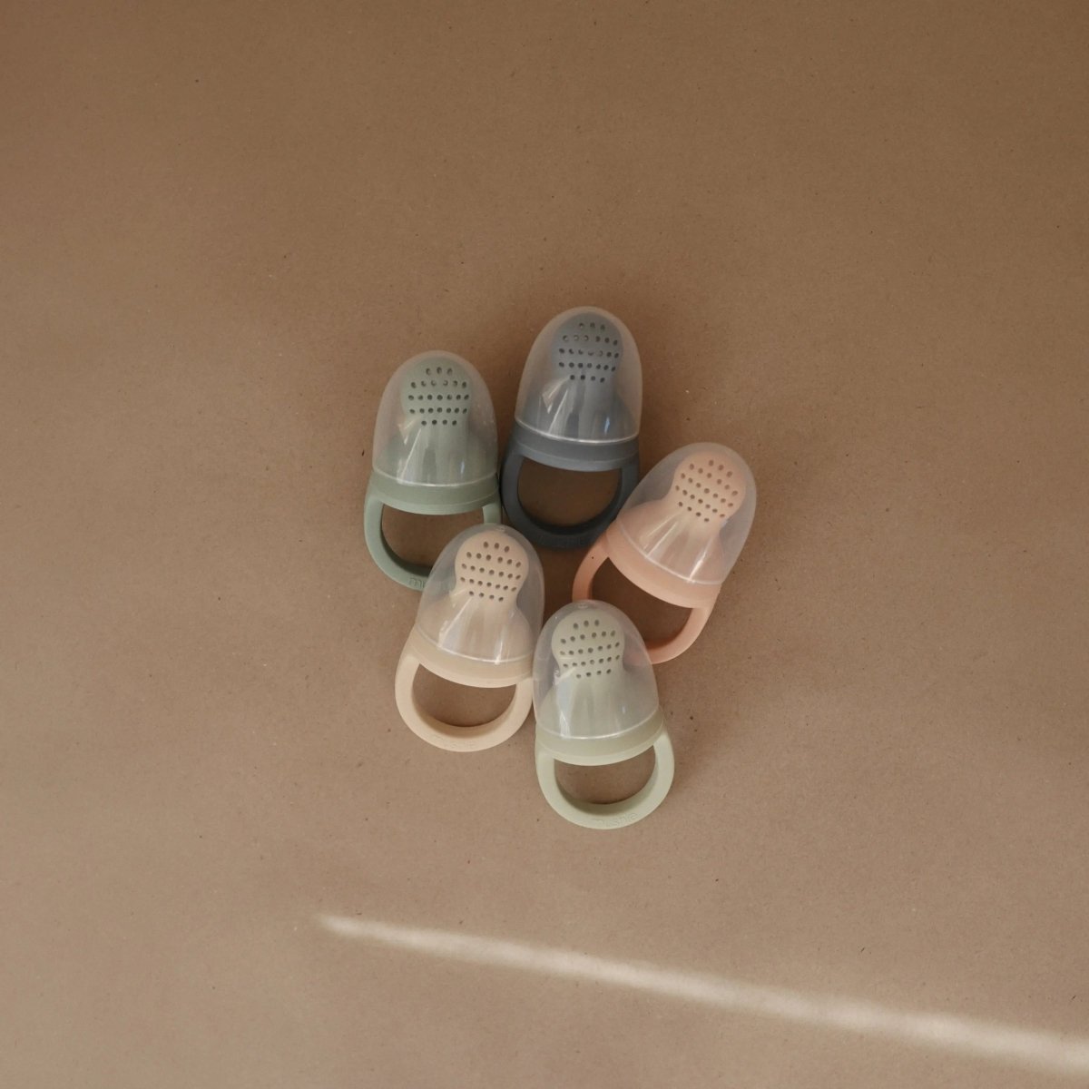 Mushie Silicone Fresh Food Feeder for Safe Self Feeding and Easy Cleaning - Everetts Place Boutique - 