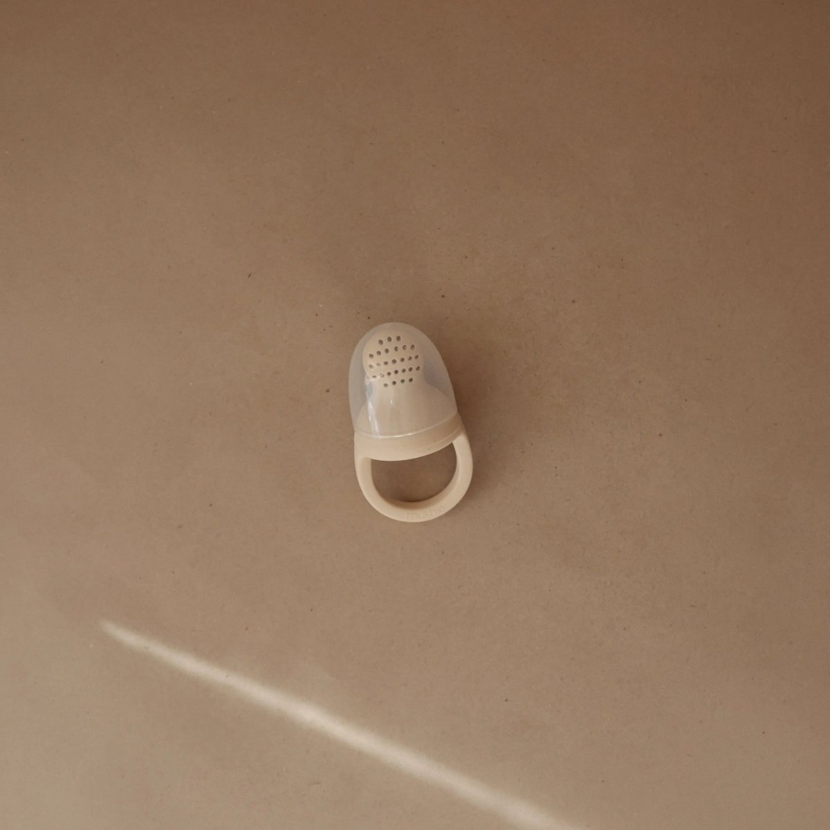 Mushie Silicone Fresh Food Feeder for Safe Self Feeding and Easy Cleaning - Everetts Place Boutique - 