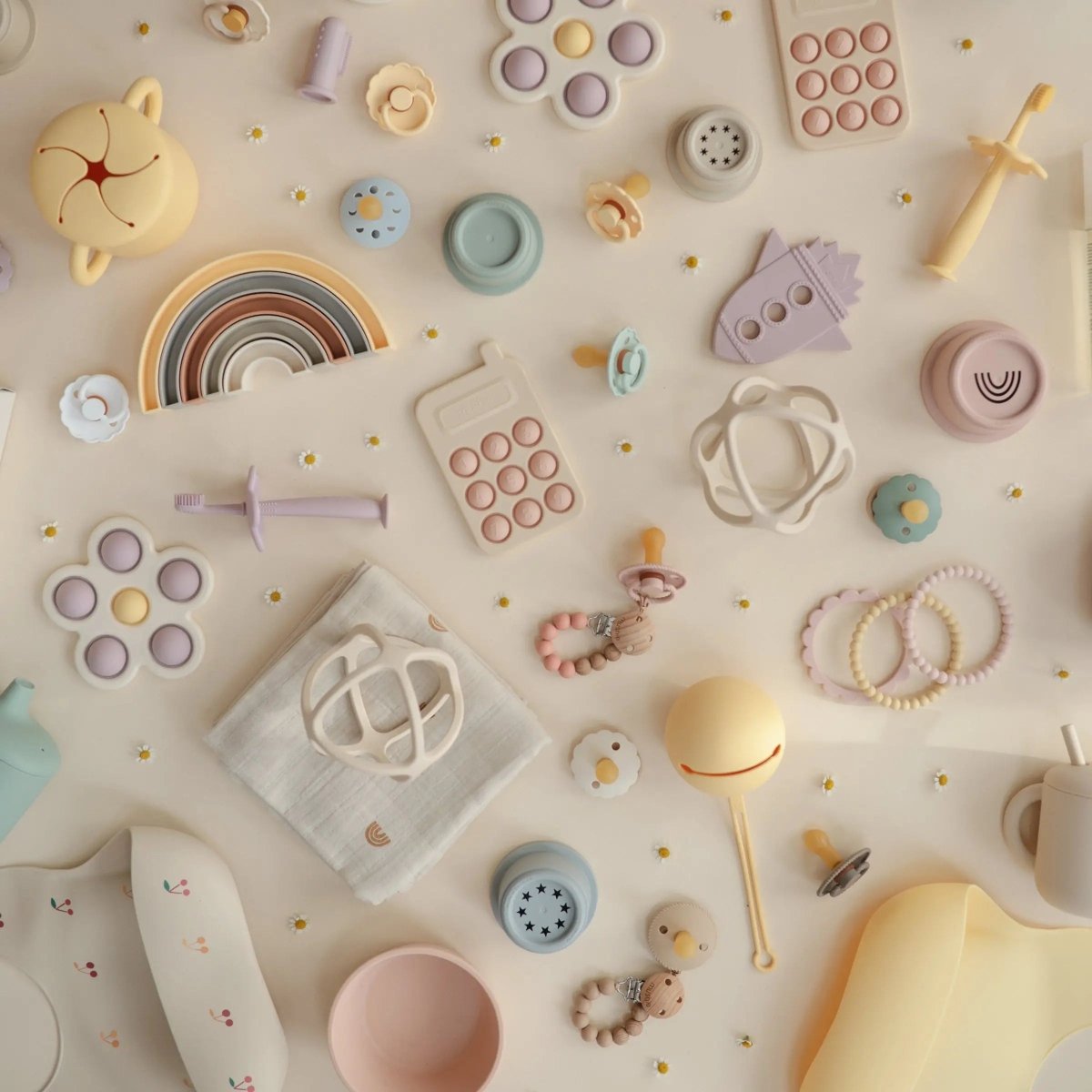 Mushie Silicone Pacifier Case with Strap for Up to Three Pacifiers - Everetts Place Boutique - 