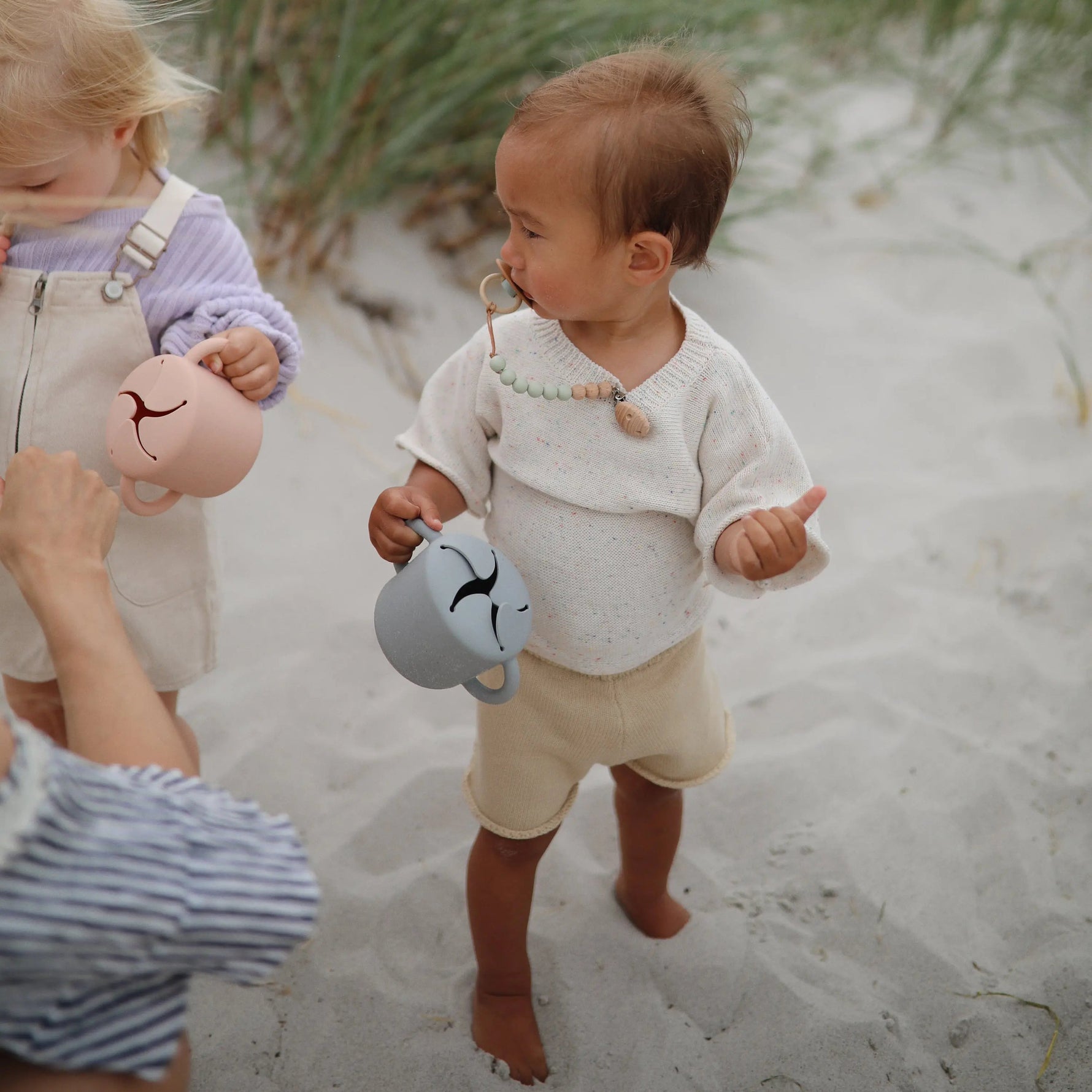 Mushie Silicone Pacifier Clip | Eva - 