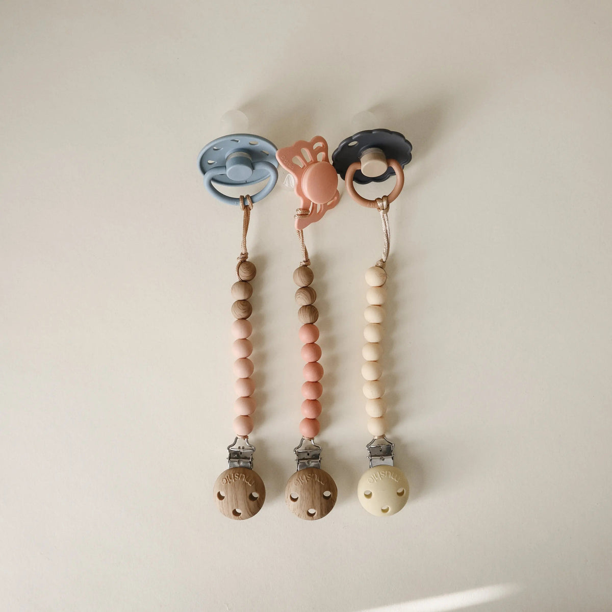 Mushie Silicone Pacifier Clip | Eva - 