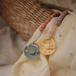 Mushie Silicone Pacifier Clip | Eva - 