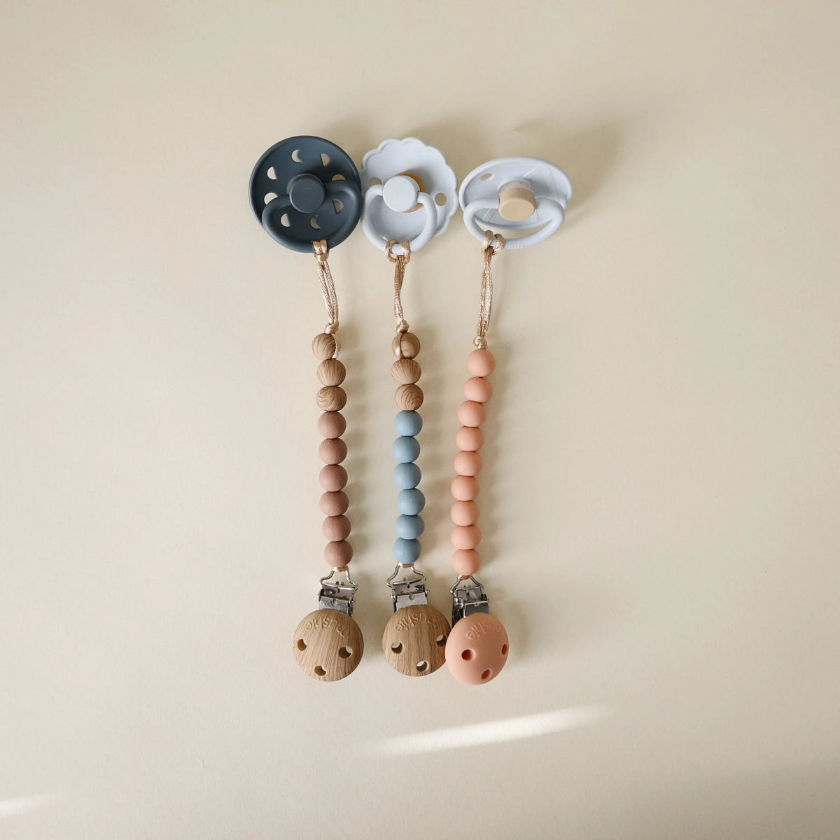 Mushie Silicone Pacifier Clip | Eva - 