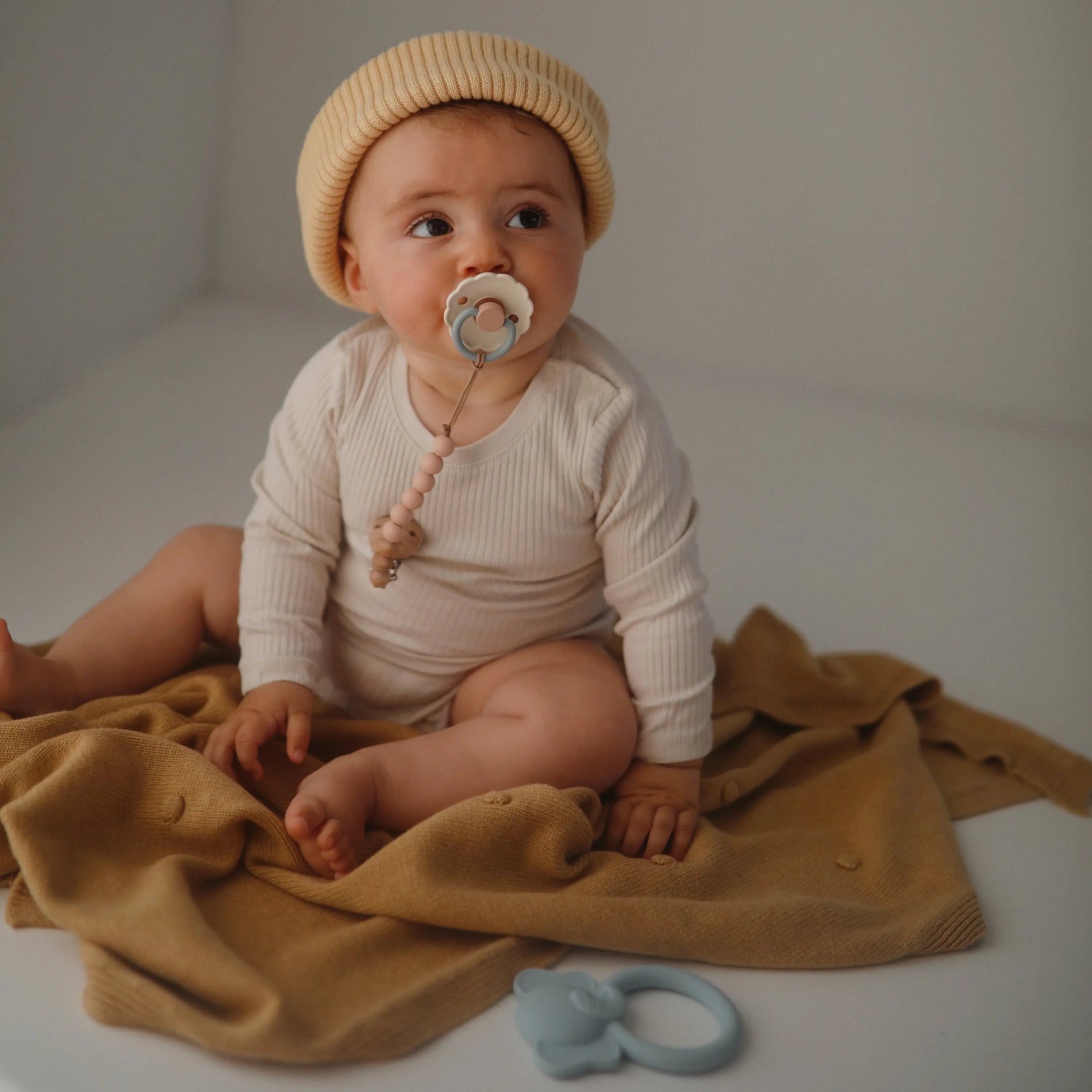 Mushie Silicone Pacifier Clip | Eva - 