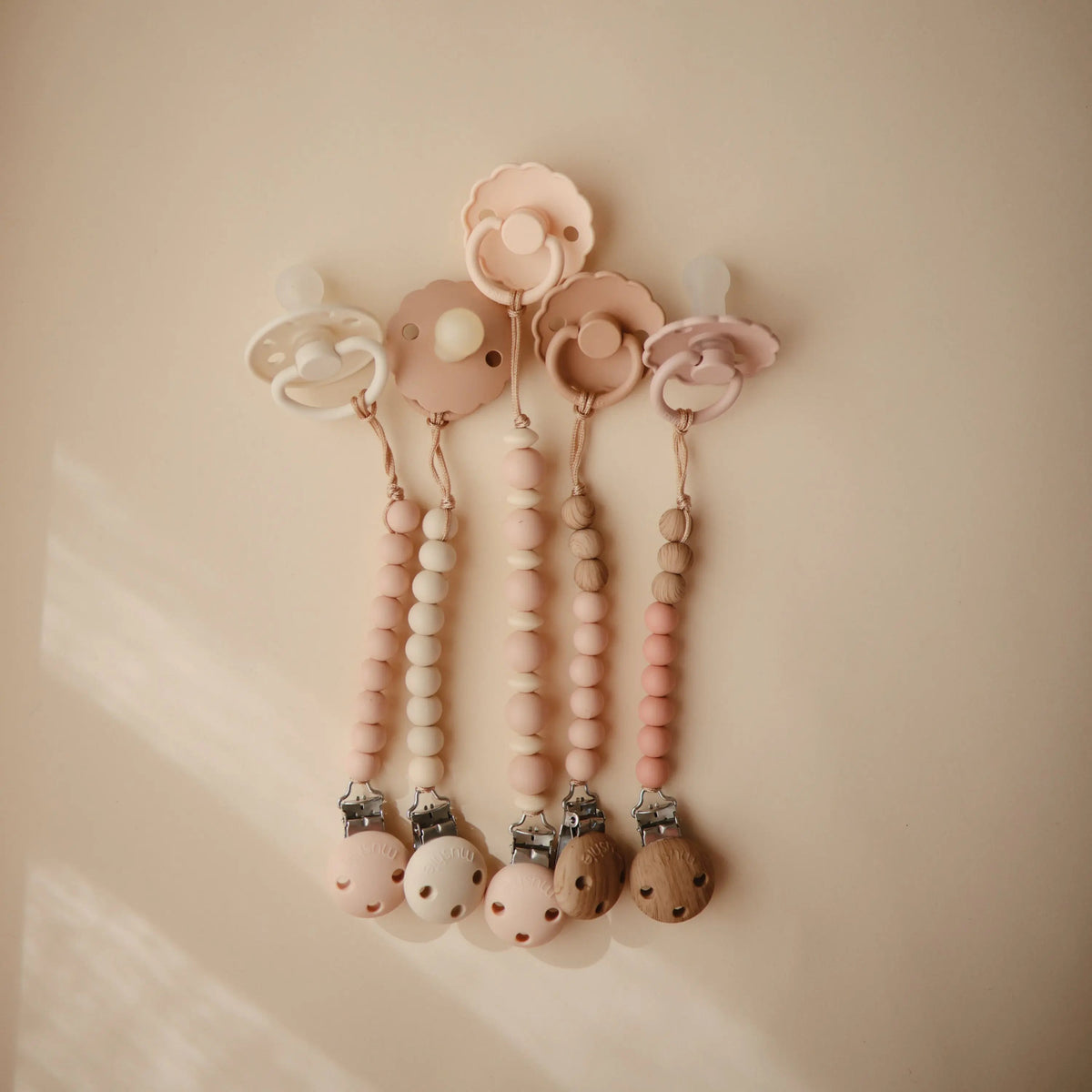 Mushie Silicone Pacifier Clip | Eva - 