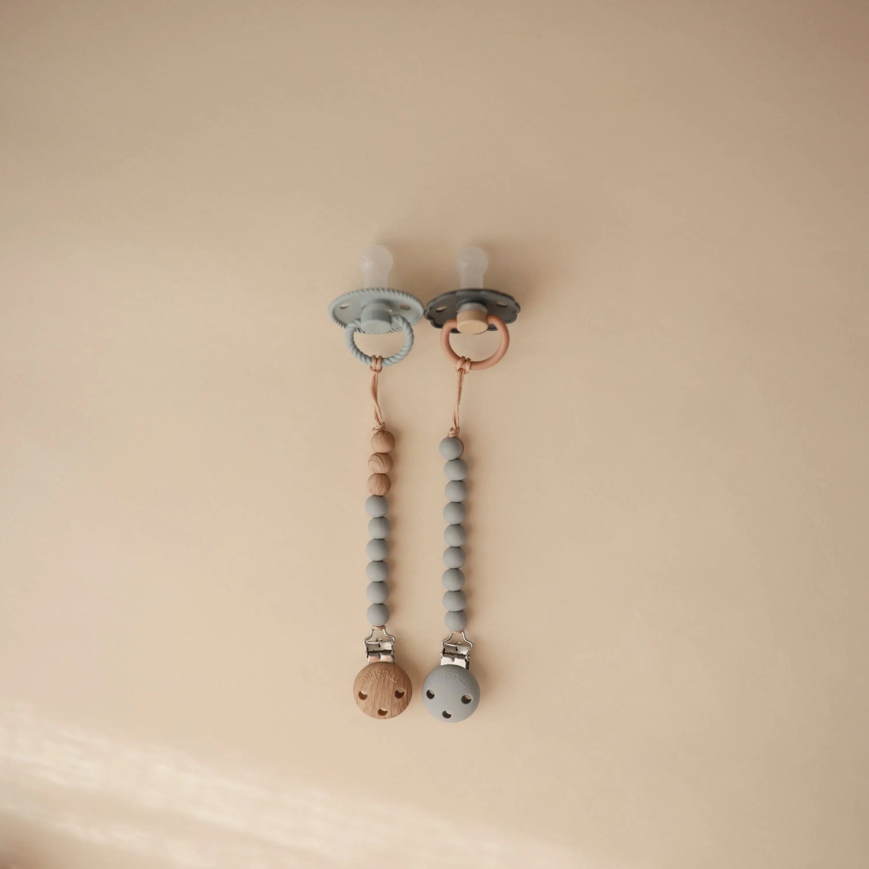 Mushie Silicone Pacifier Clip | Eva - 