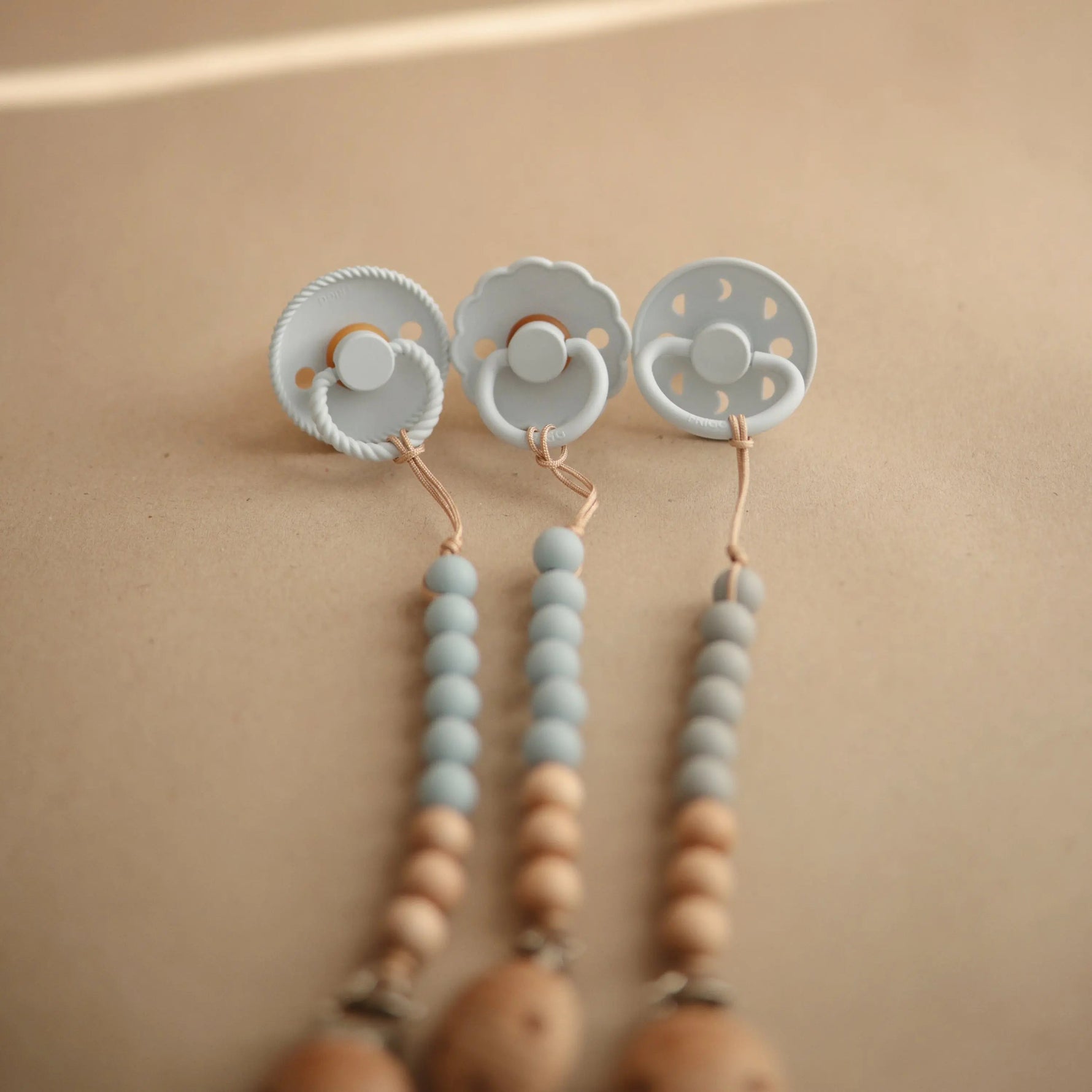 Mushie Silicone Pacifier Clip | Eva - 