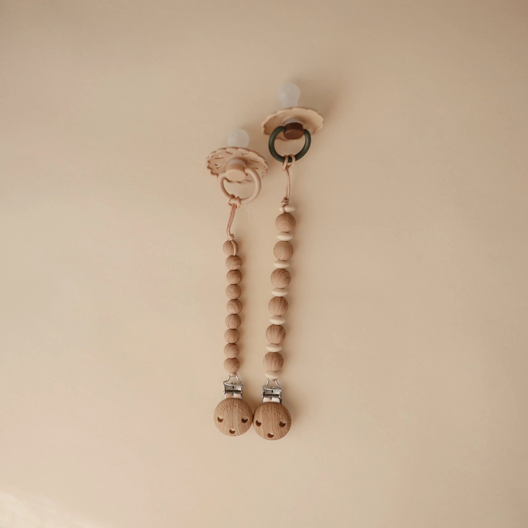 Mushie Silicone Pacifier Clip | Eva - 