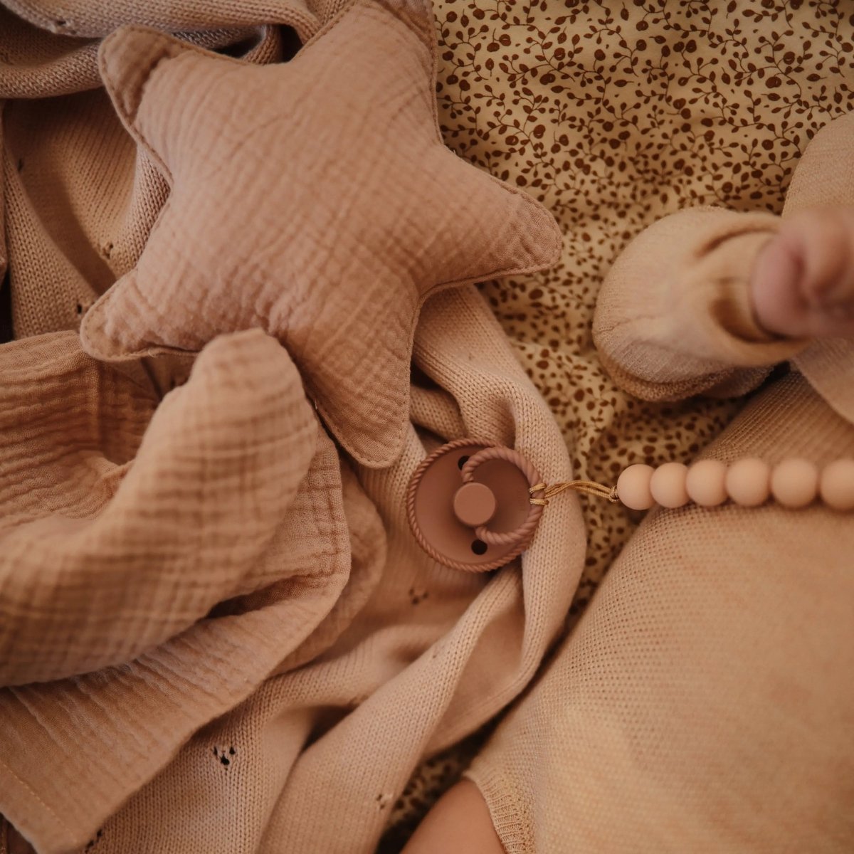 Mushie Silicone Pacifier Clip Hera Durable Food Grade Silicone Bead Design - Everetts Place Boutique - 