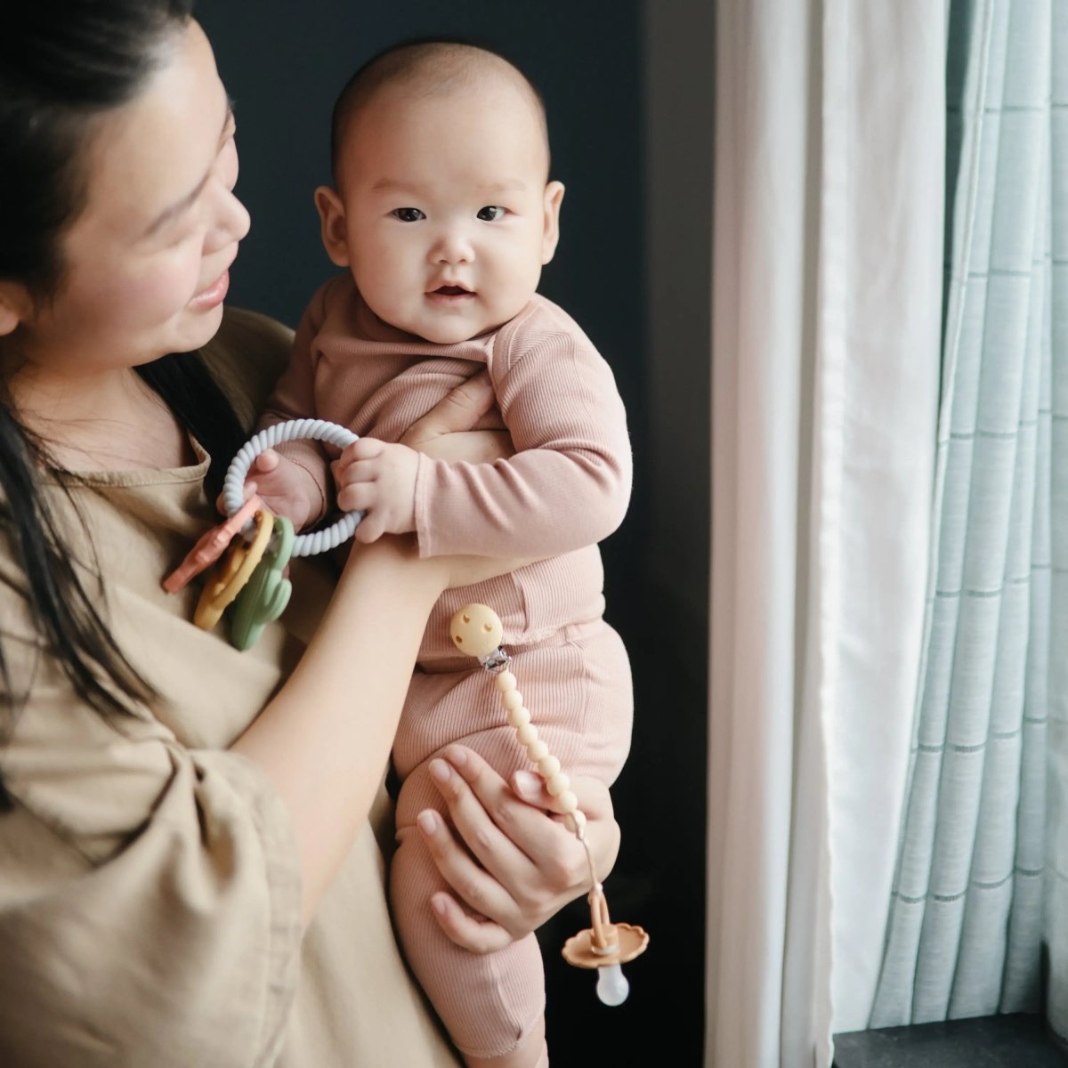 Mushie Silicone Pacifier Clip Hera Durable Food Grade Silicone Bead Design - Everetts Place Boutique - 