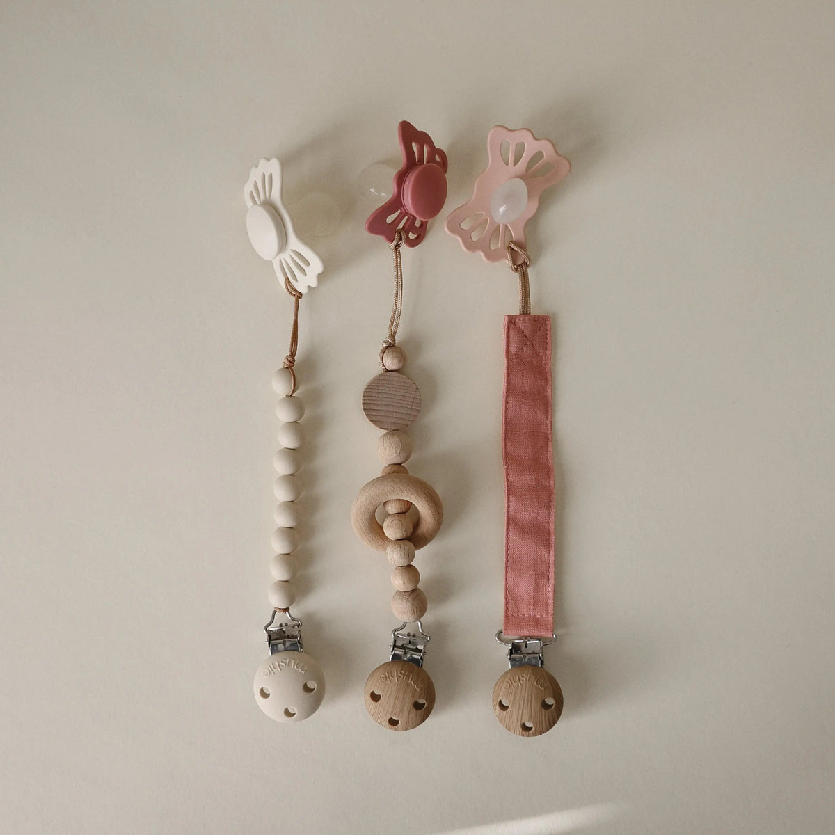 Mushie Silicone Pacifier Clip | Hera - 