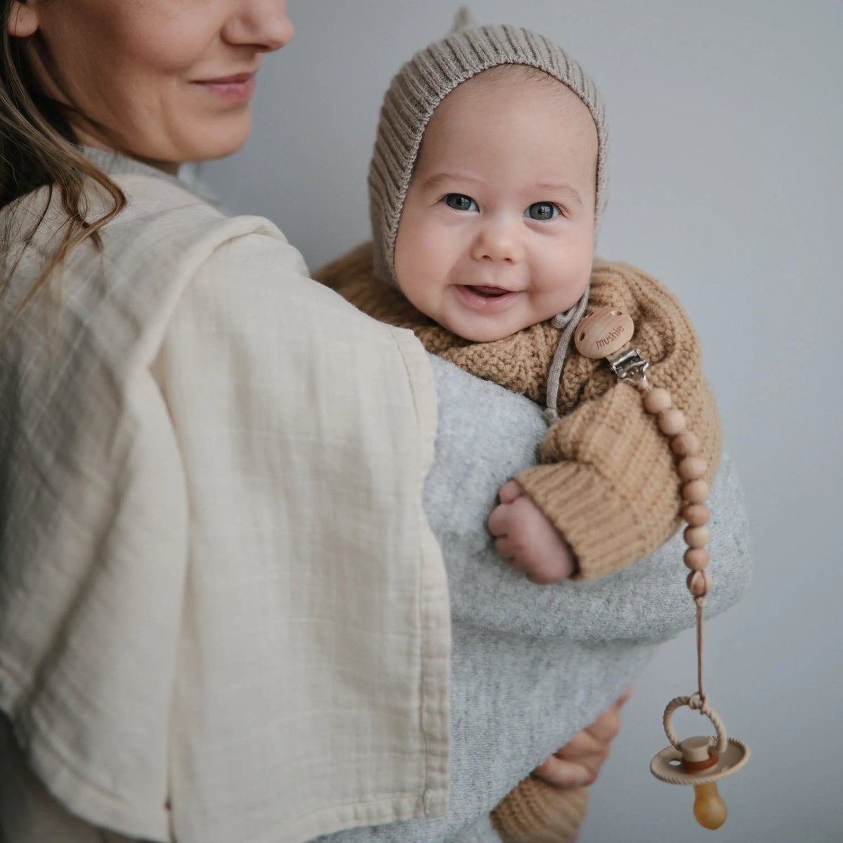 Mushie Silicone Pacifier Clip | Hera - 