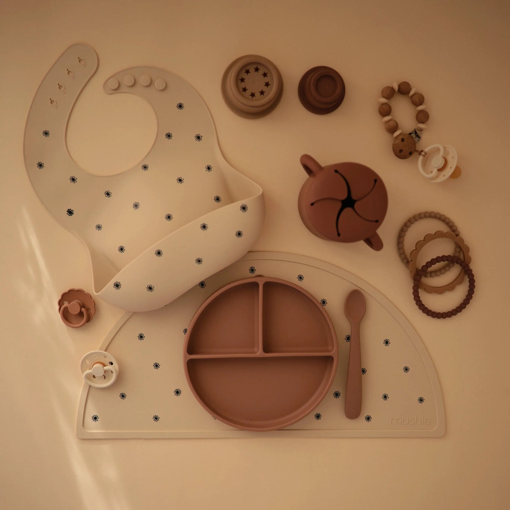 Mushie Silicone Pacifier Clip | Luna - 