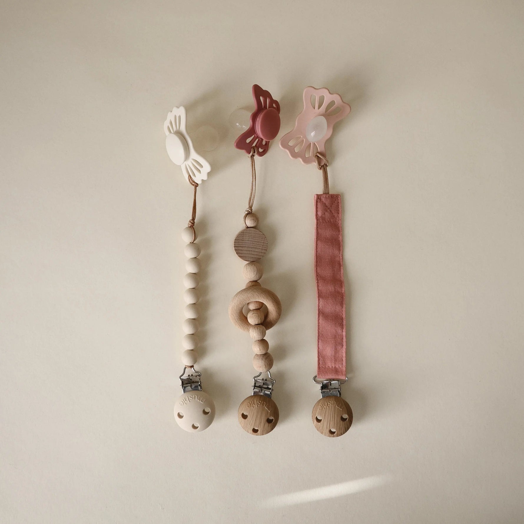 Mushie Silicone Pacifier Clip | Mila - 