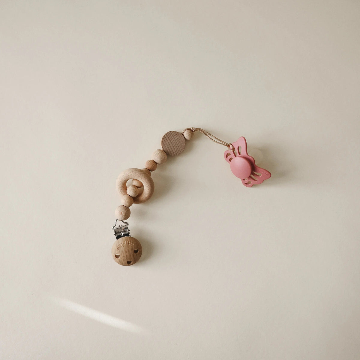 Mushie Silicone Pacifier Clip | Mila - 