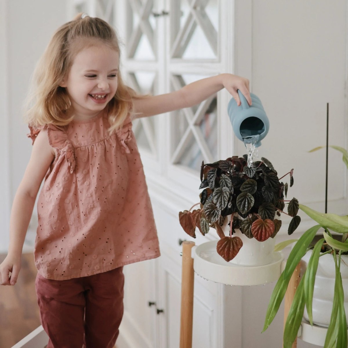 Mushie Silicone Watering Can for Kids Bath Time Fun and Motor Skill Development - Everetts Place Boutique - 