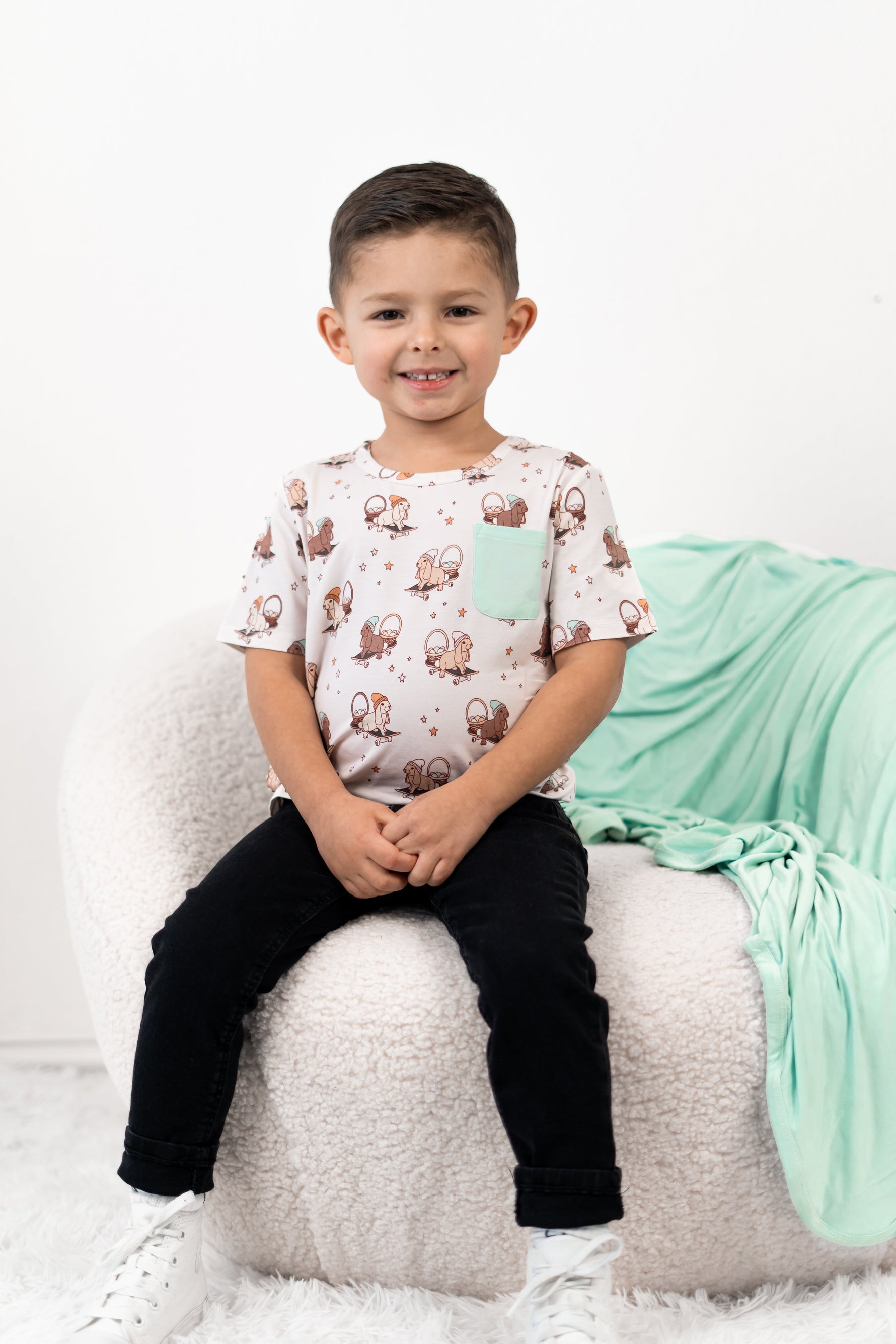 DREAM BIG LITTLE CO SKATING EGG HUNT DREAM POCKET TEEEveretts Place