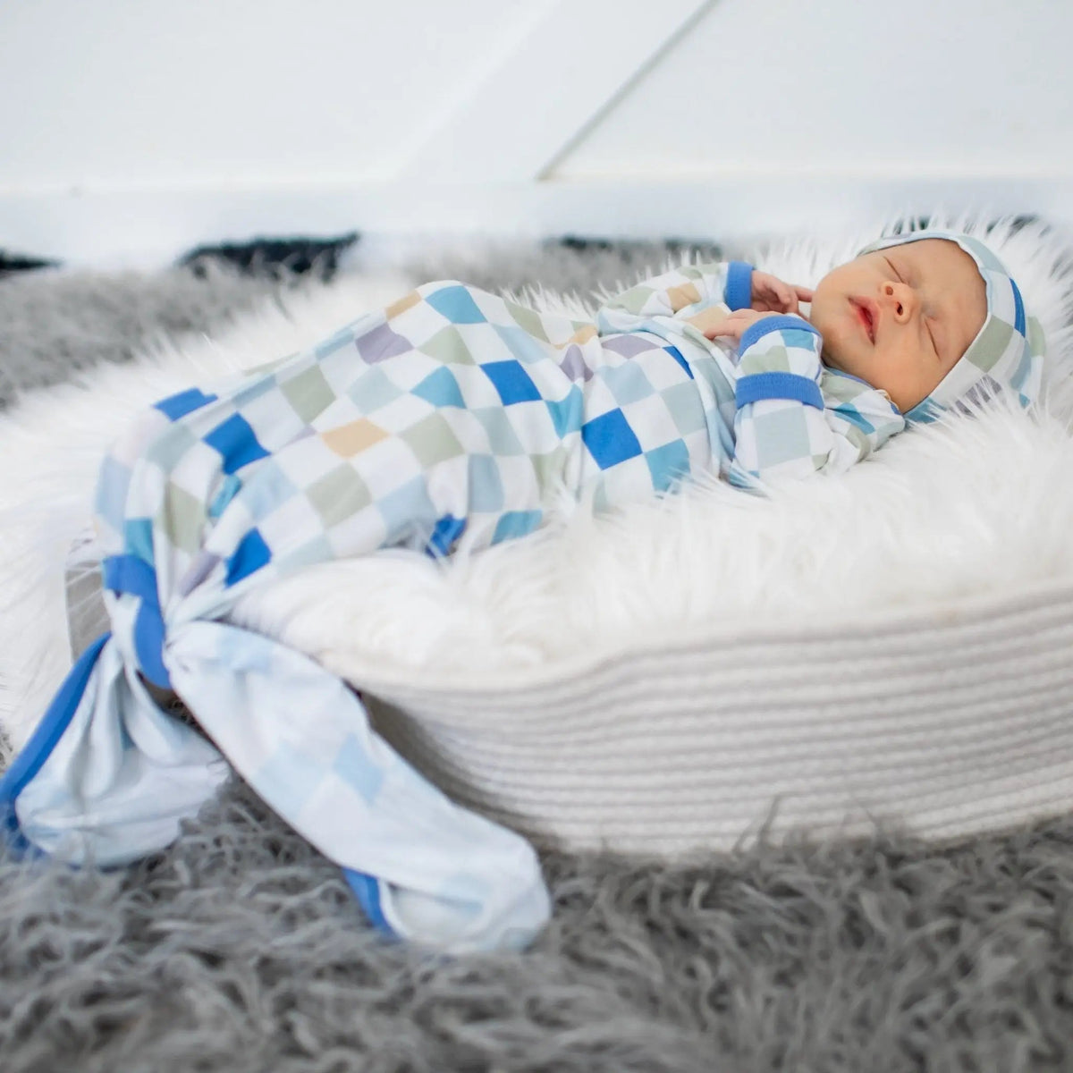 Bestaroo Skye Checks Bamboo Gown And Hat Set For 0 - 3 Months - 