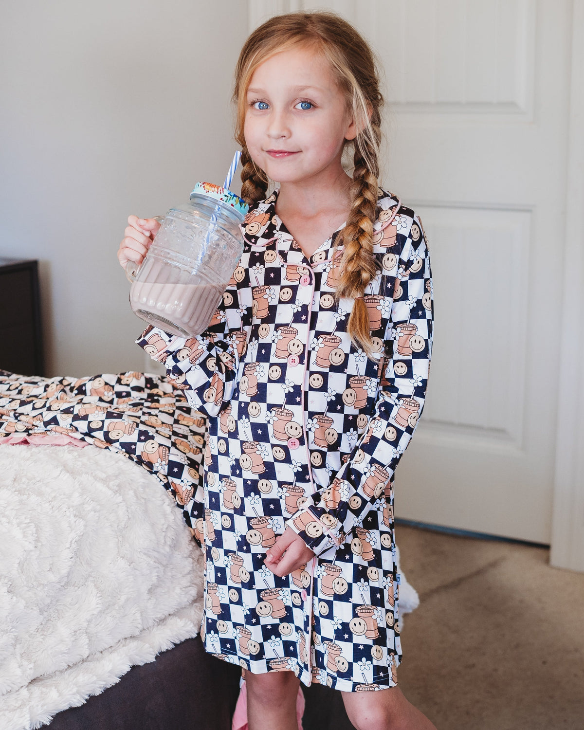 DREAM BIG LITTLE CO SMILEY CUP OF CHECKERS GIRL'S DREAM GOWNEveretts Place