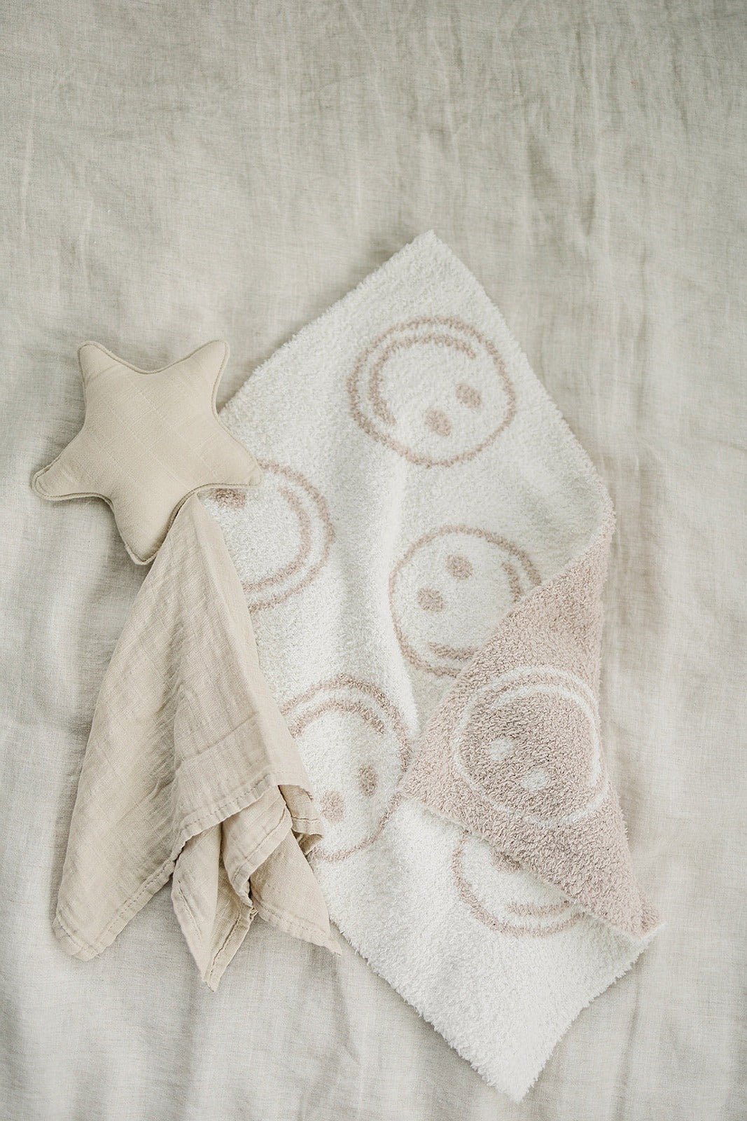 Mebie Baby Smiley Taupe Plush Blanket - 