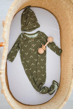 Harp Angel Boutique Soft Bamboo Spandex Knot Hat with Green Arrow Design for Newborns - 