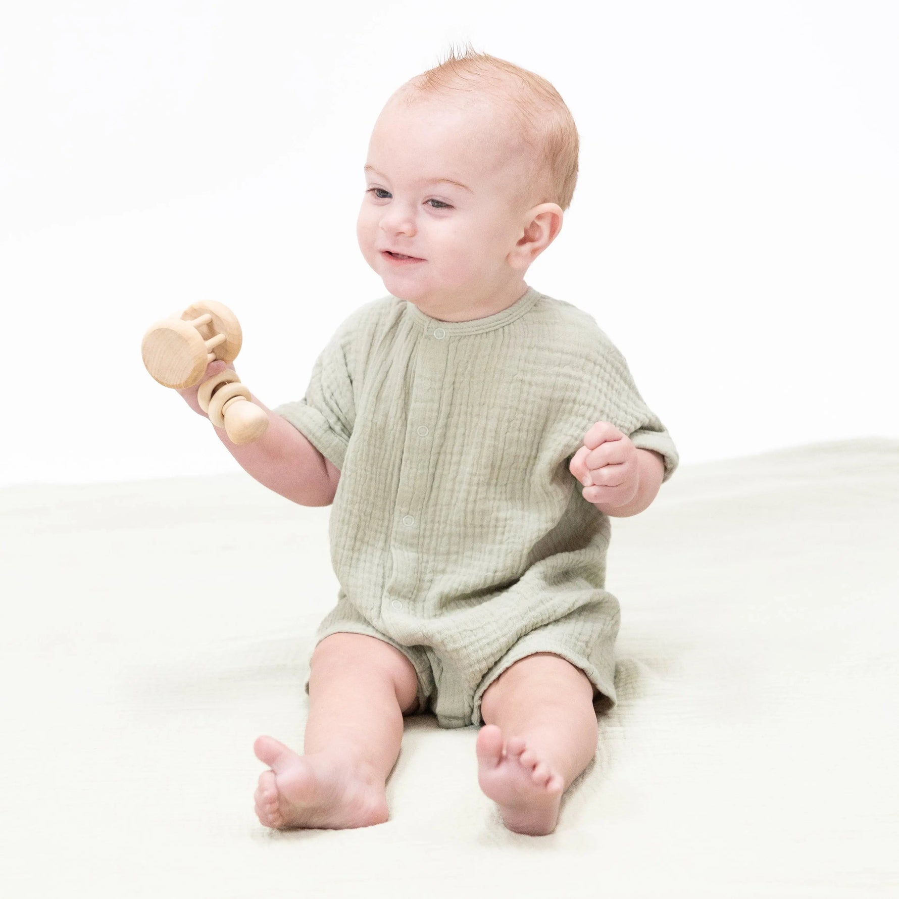 Angel Dear Solid Muslin Desert Green - Dolman Henley Shortall - 