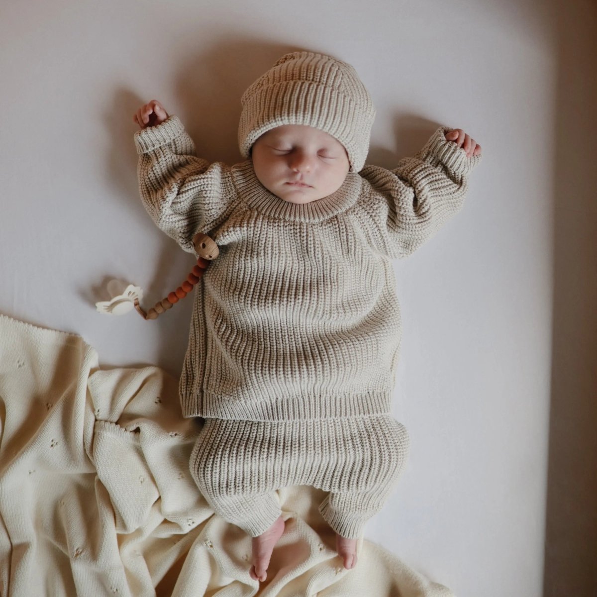 Mushie Stretchy Organic Cotton Bassinet Sheet for Babies with Fully Elastic Edges - 