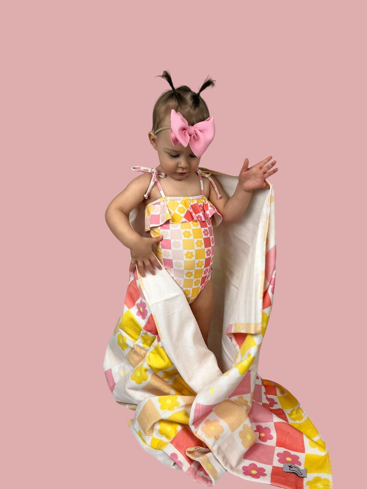 DREAM BIG LITTLE CO SUMMER SUNSET CHECKERS DREAM TOWELEveretts Place