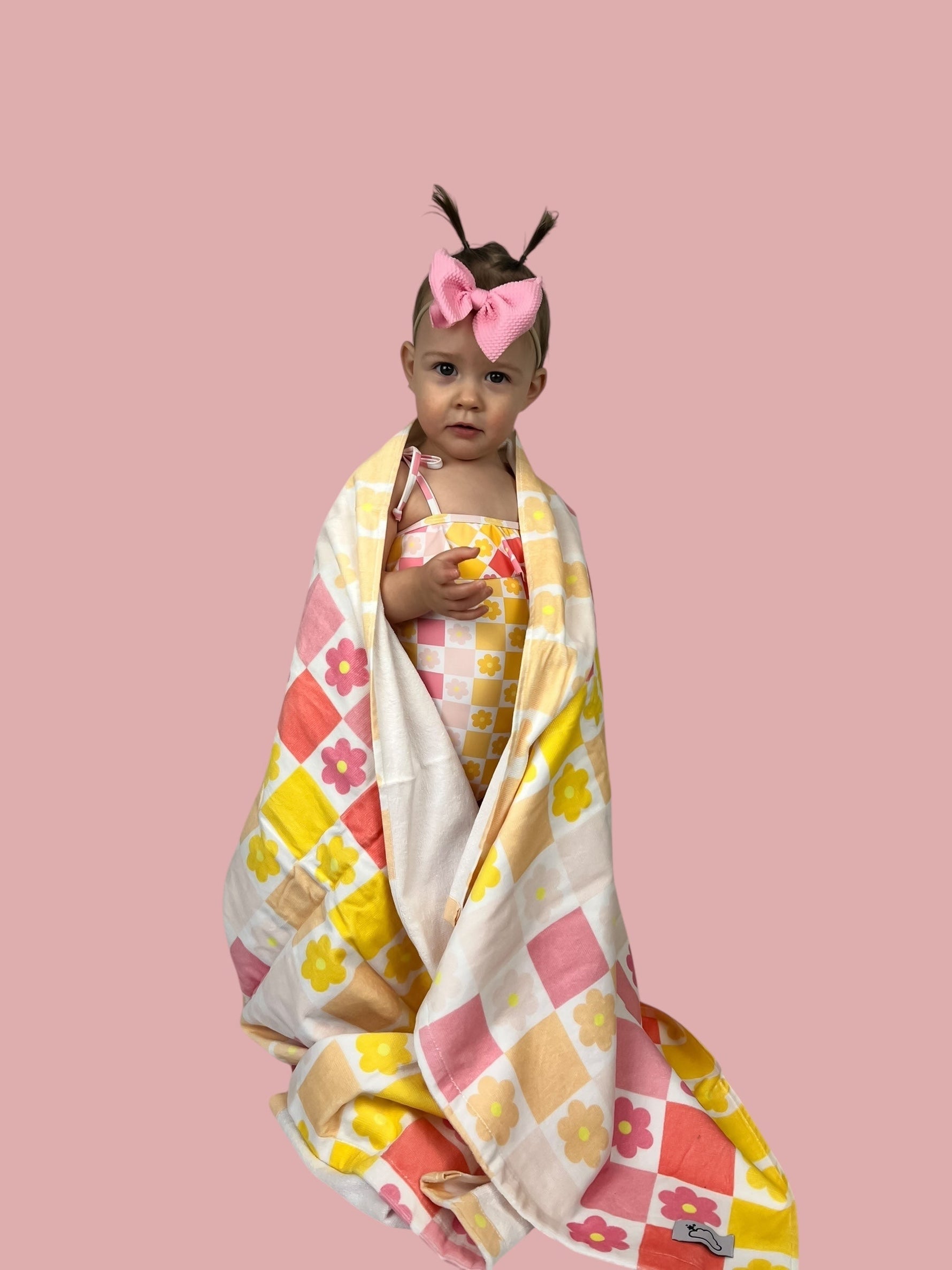 DREAM BIG LITTLE CO SUMMER SUNSET CHECKERS DREAM TOWELEveretts Place