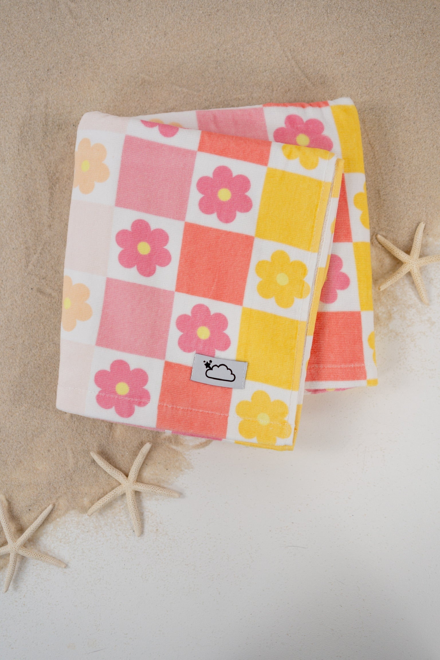 DREAM BIG LITTLE CO SUMMER SUNSET CHECKERS DREAM TOWELEveretts Place
