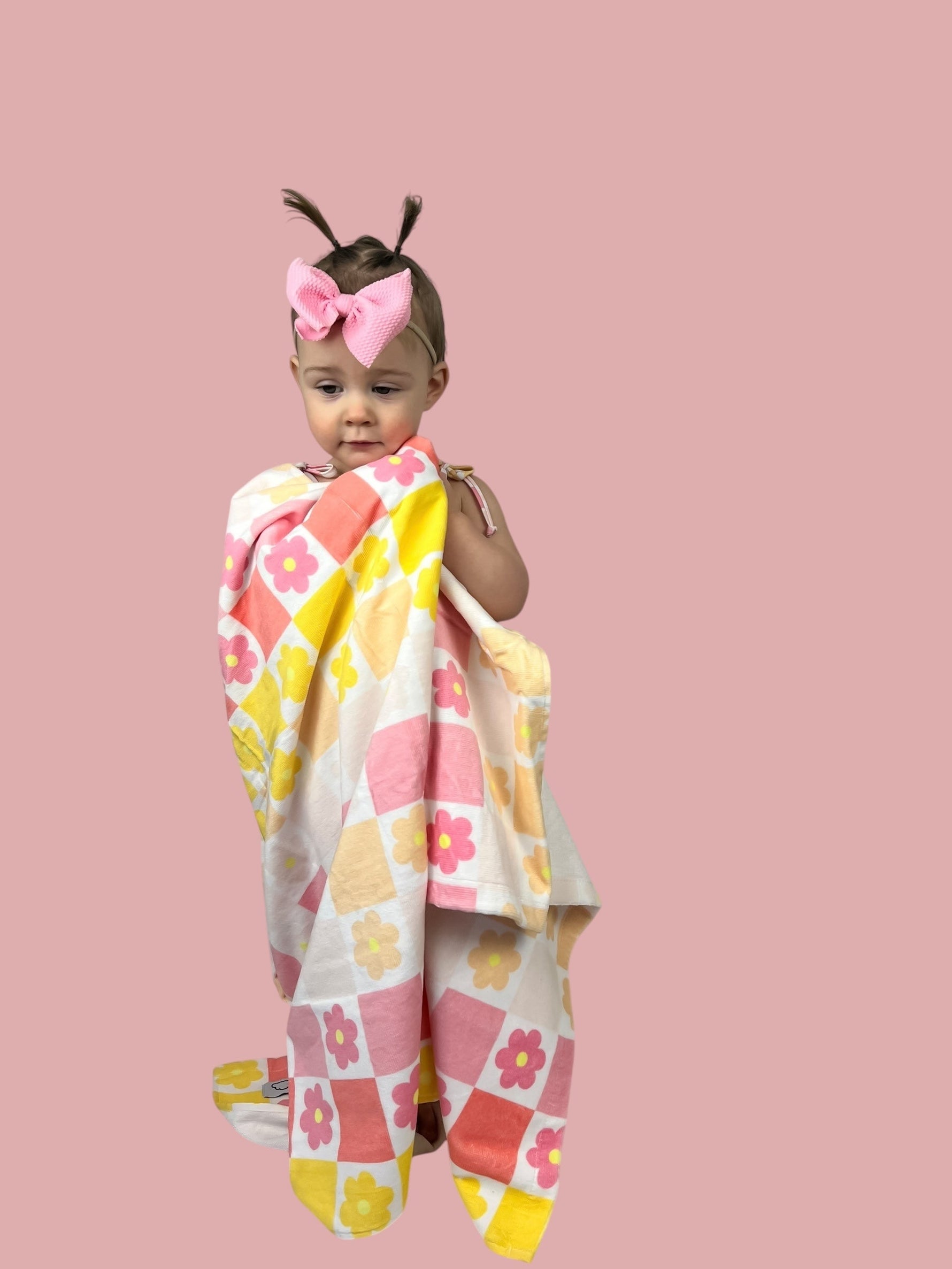 DREAM BIG LITTLE CO SUMMER SUNSET CHECKERS DREAM TOWELEveretts Place