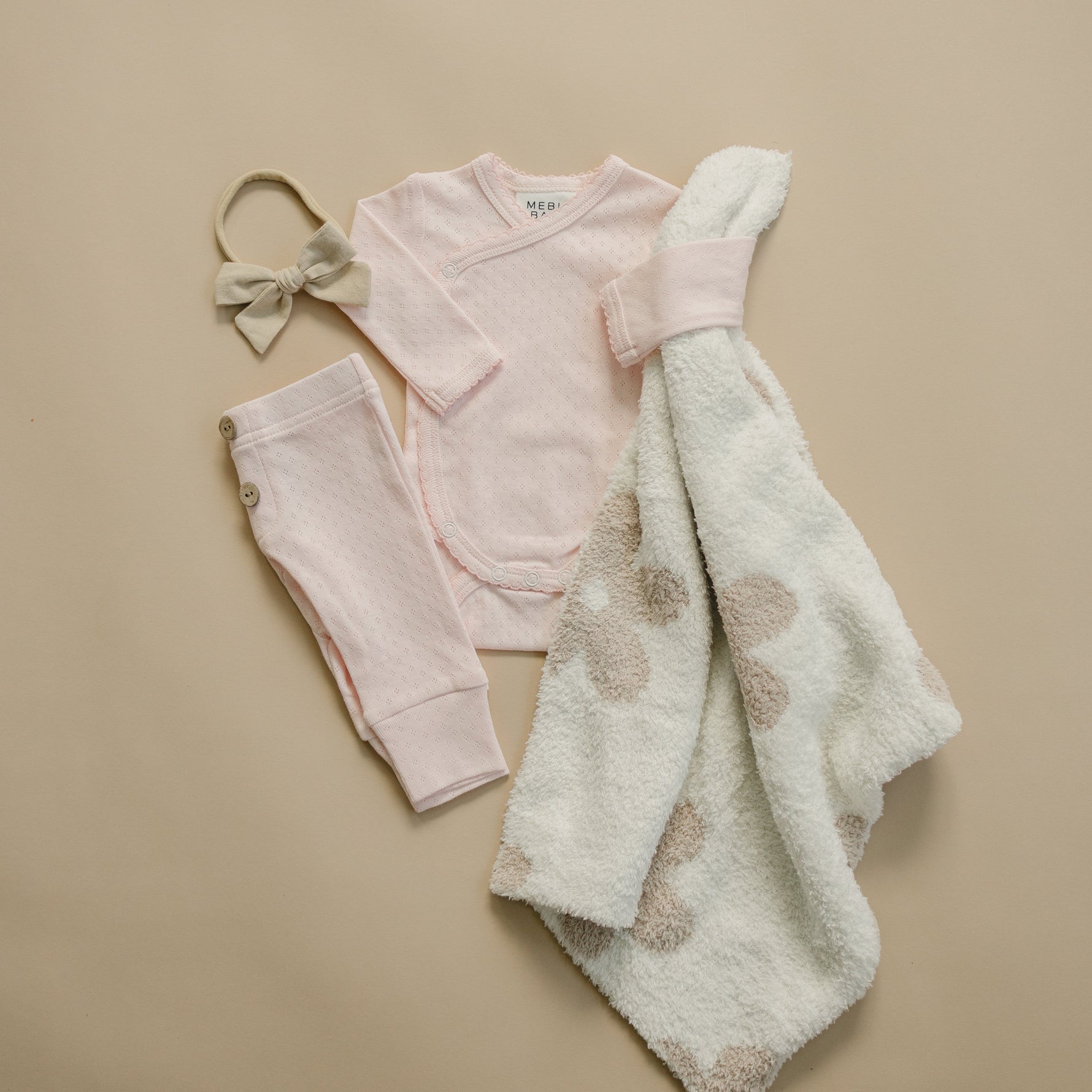 Mebie Baby Taupe Daisy Plush Blanket