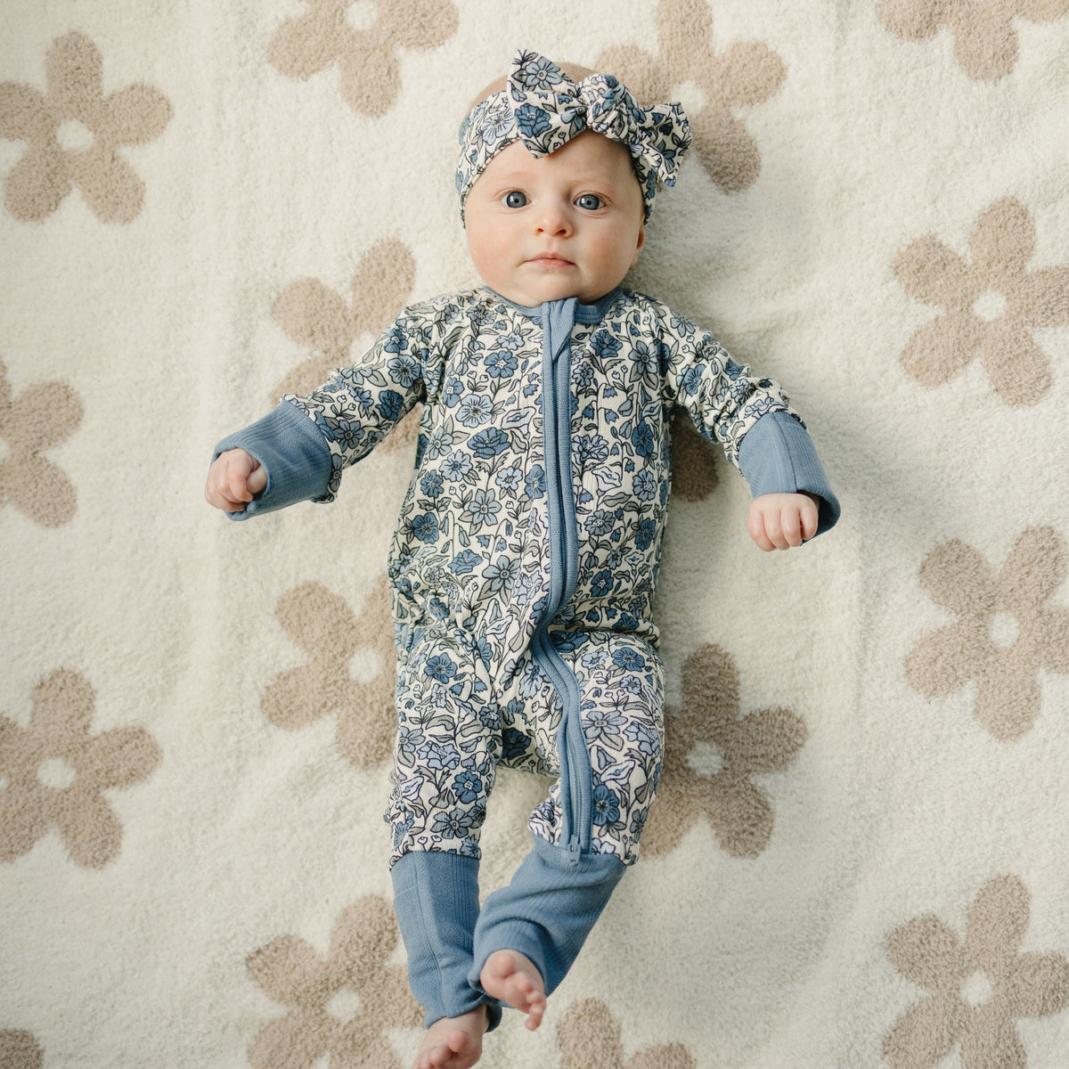 Mebie Baby Taupe Daisy Plush Blanket
