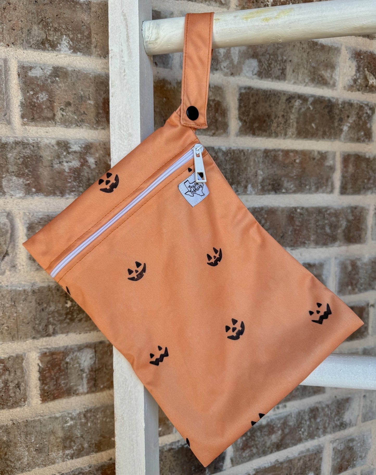 The Quick Trip Wet Dry Bag 10 Inches by 7 Inches Ideal for Cloth Diapers Texas Tushies