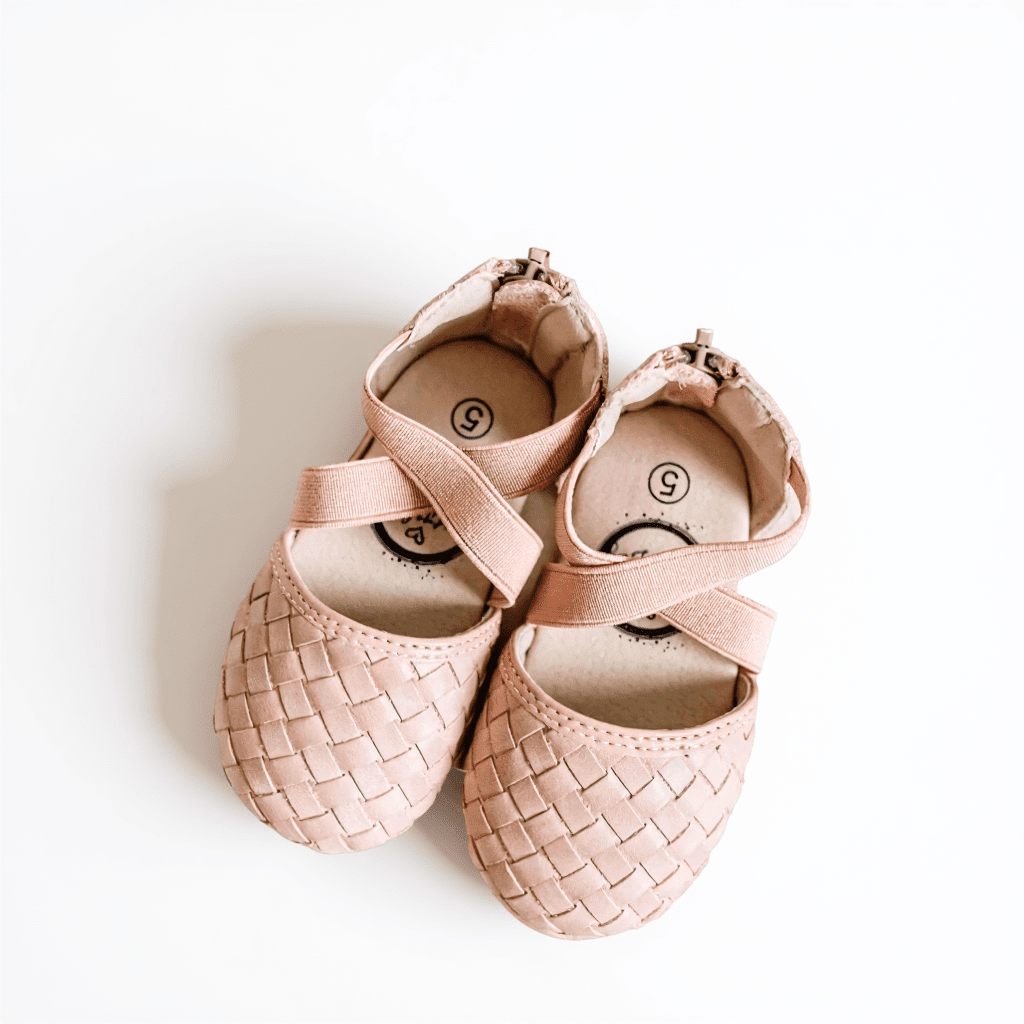 Little Love Bug Co. The Tinley organic baby leather moccasins.