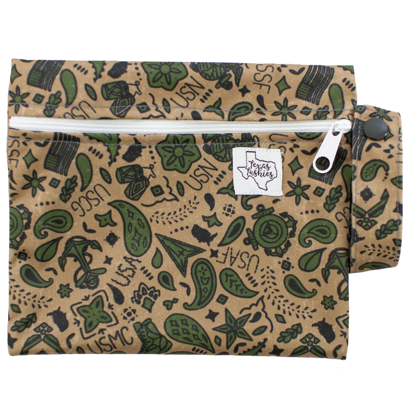 Mini Wet Bag with USA-themed pattern, featuring a zipper closure and a detachable handle. Ideal for small items like snacks, pacifiers, or makeup.