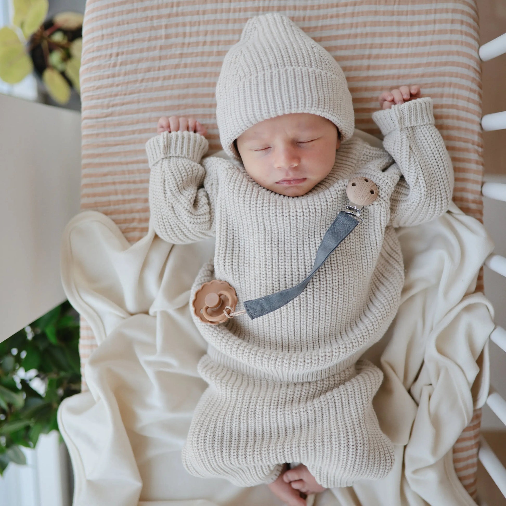 Linen Pacifier Clip Two Pack with Water Resistant Coating and Faux Wood Silicone Clasp Mushie