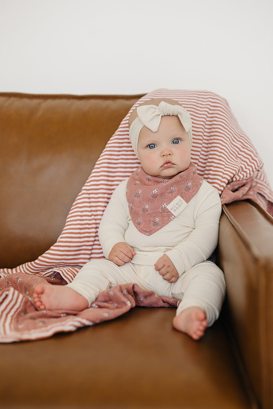 Mebie Baby Vintage Pink Floral Classic Muslin Bib - 