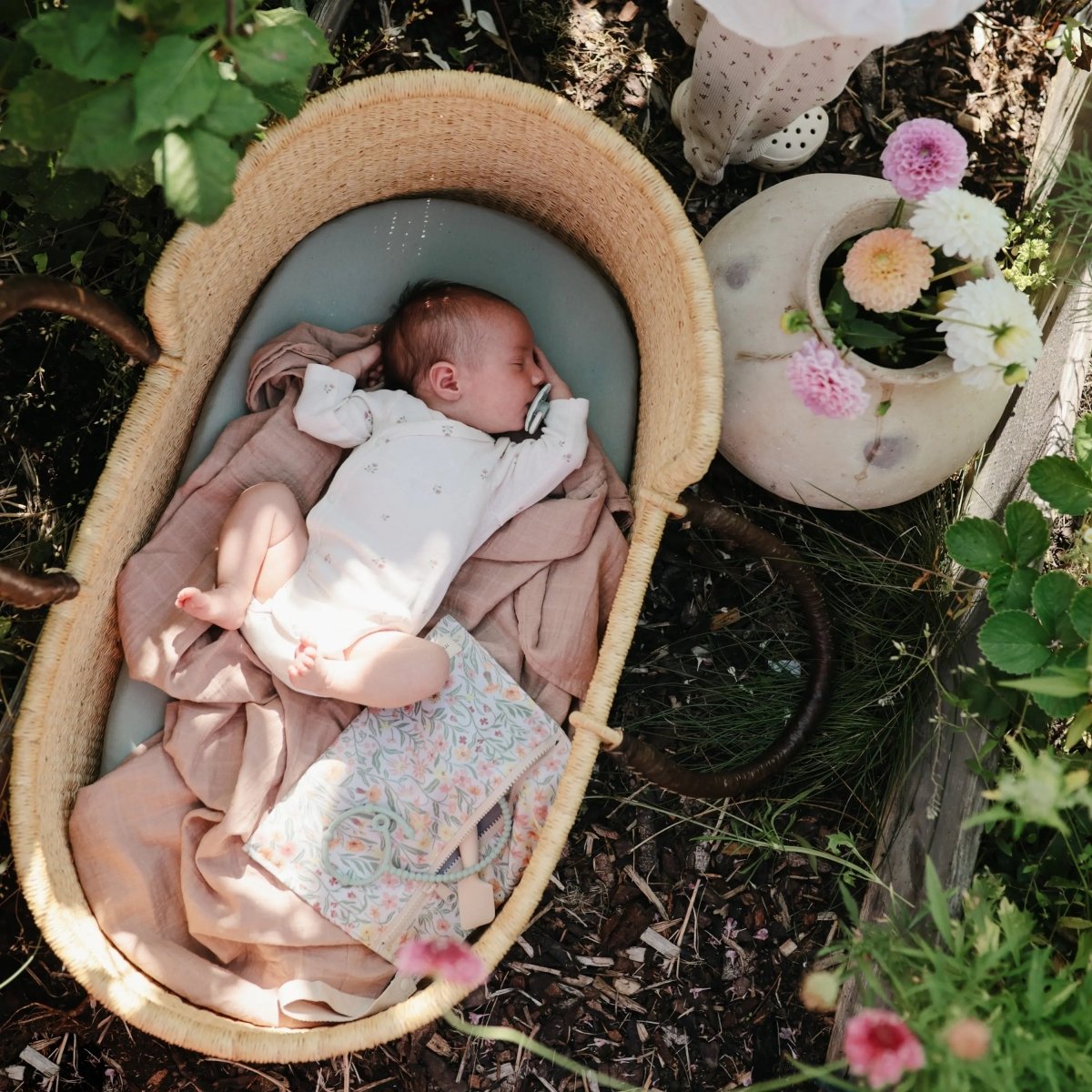 Mushie Water Resistant Wet Bag for Swimsuits and Dirty Clothes with Zipper Closure and Machine Washable Material -