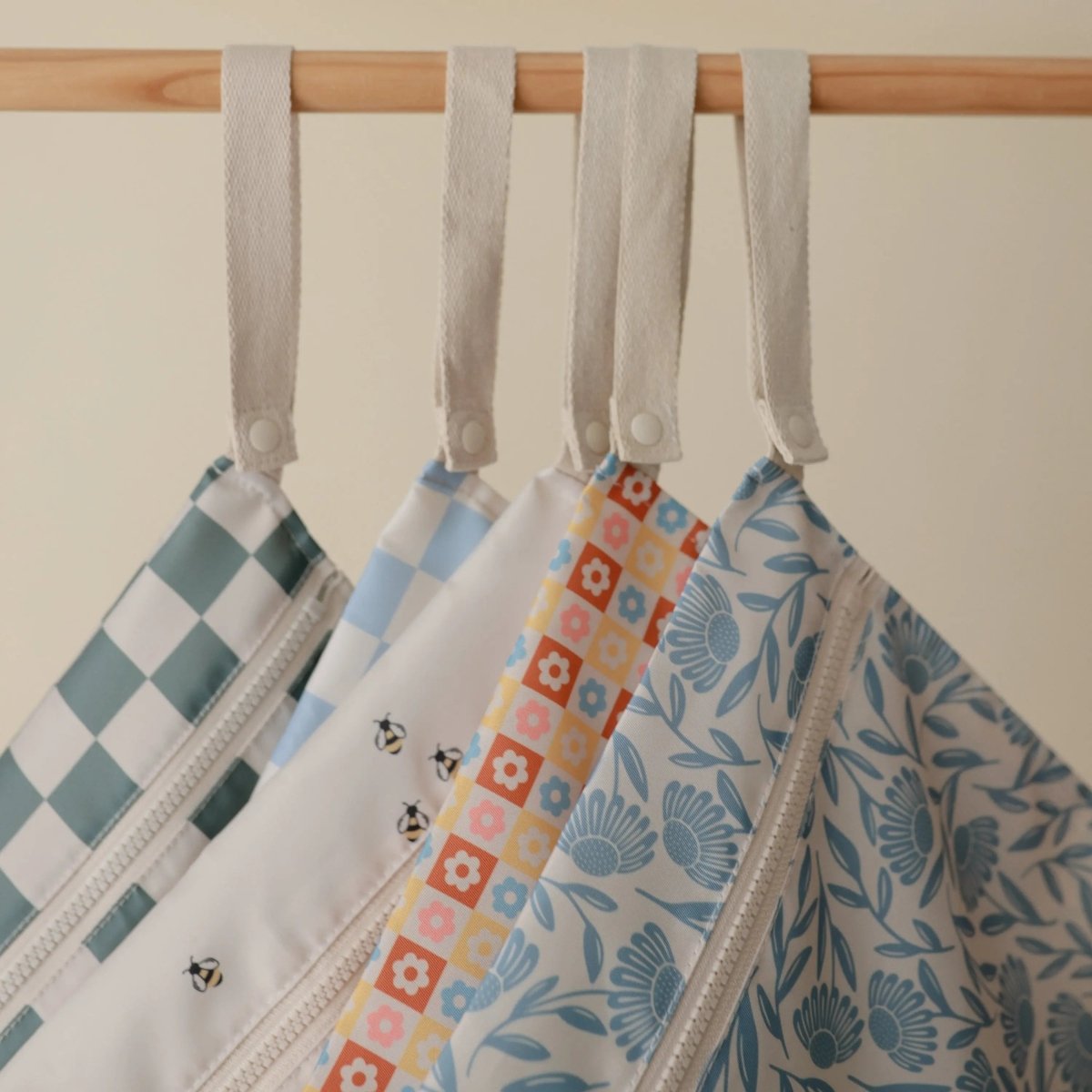 Mushie Water Resistant Wet Bag for Swimsuits and Dirty Clothes with Zipper Closure and Machine Washable Material -